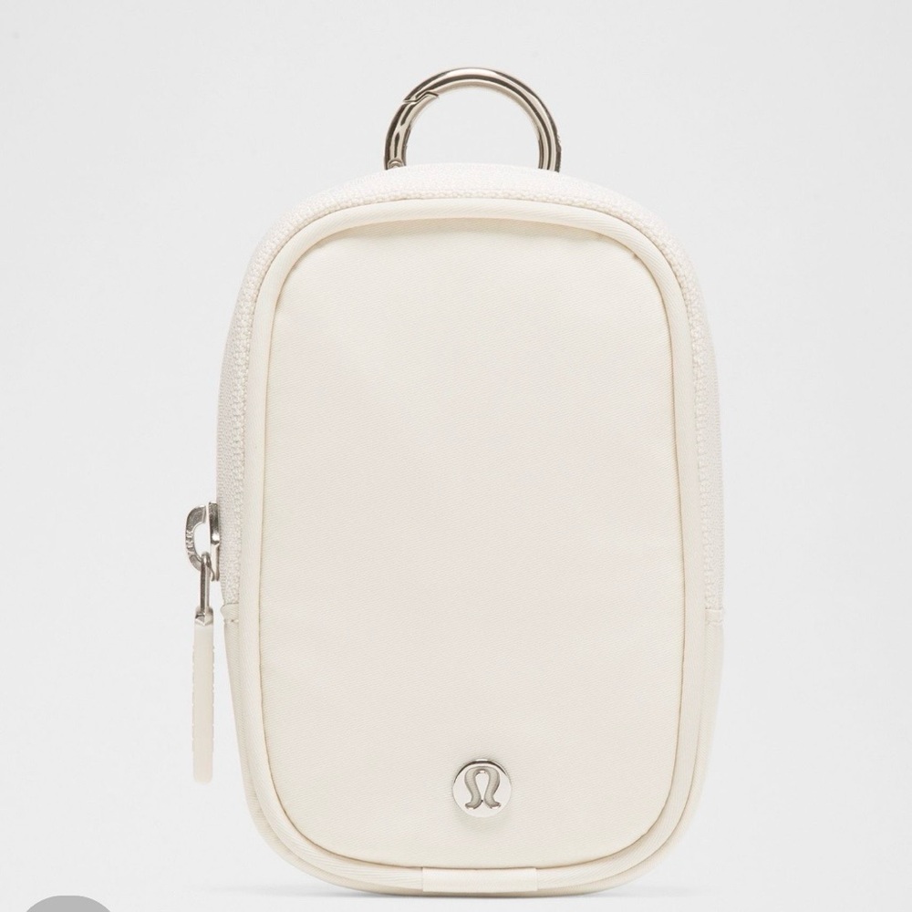 Lululemon Clipable Nano pouch  NEW